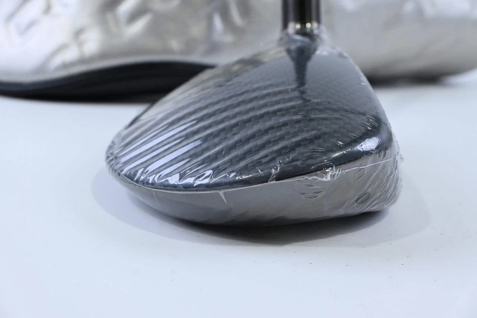 Taylormade Qi35 Tour #5 Wood / 18 Degree / X-Flex Kai'li White 70 Shaft - Image 3 of 4
