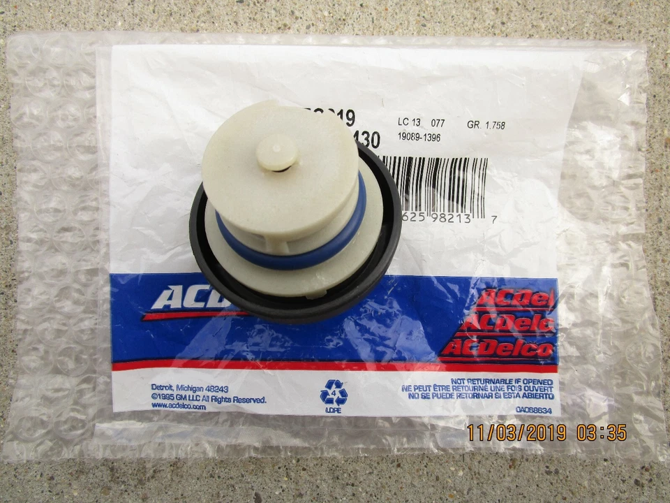 04 - 05 CHEVY CLASSIC BASE LS 4D SEDAN ENGINE OIL FILLER FLUID CAP OEM BRAND NEW - Image 3 of 3