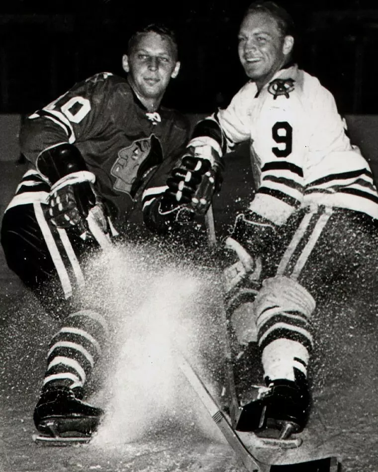 BOBBY & DENNIS HULL 8X10 PHOTO HOCKEY CHICAGO BLACKHAWKS NHL