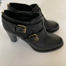 J. Botín Britten Crew Cuero Plataforma Negro 6.5 Hebilla Tobillo Cápsula Básico