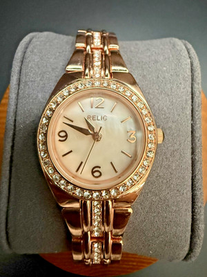 Unworn Relic by Fossil Queen's Court Rose Gold & Mother of Pearl Ladies Watch