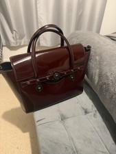 Borsa Versace grande in pelle verniciata con manico superiore - Bordeaux