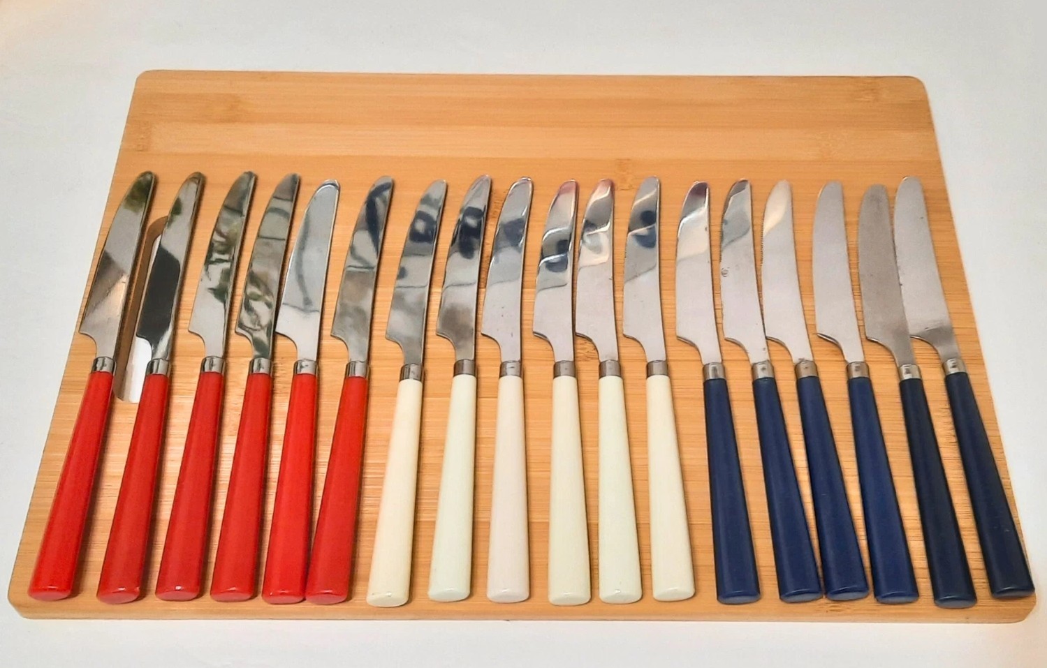 VTG July 4th BBQ Knives Red White Blue 18 pcs MCM Stainless Blade Colored Handle