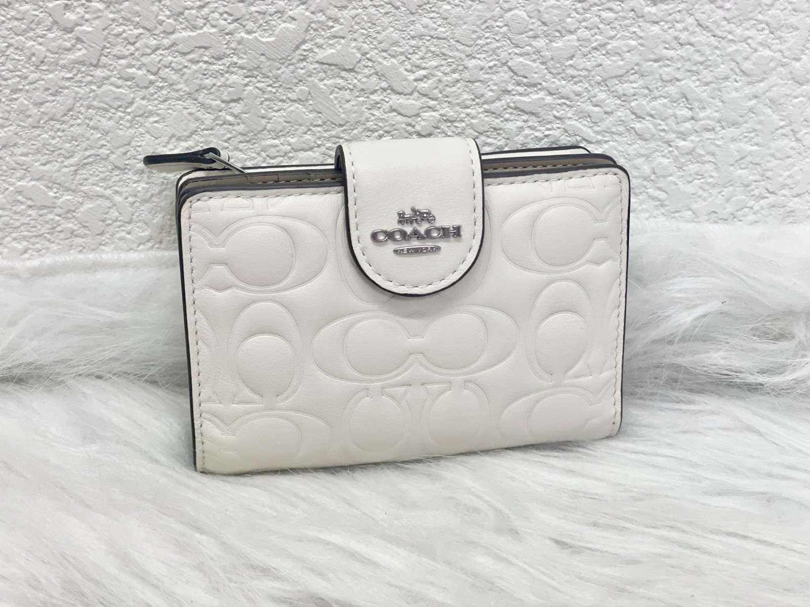 NWT Coach CZ341 Medium Corner Zip Wallet In Signature Leather In Chalk