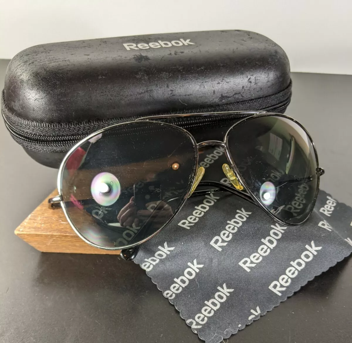 Reebok Classic Black Aviator Sunglasses With Semi-hard Zip Case and Cloth