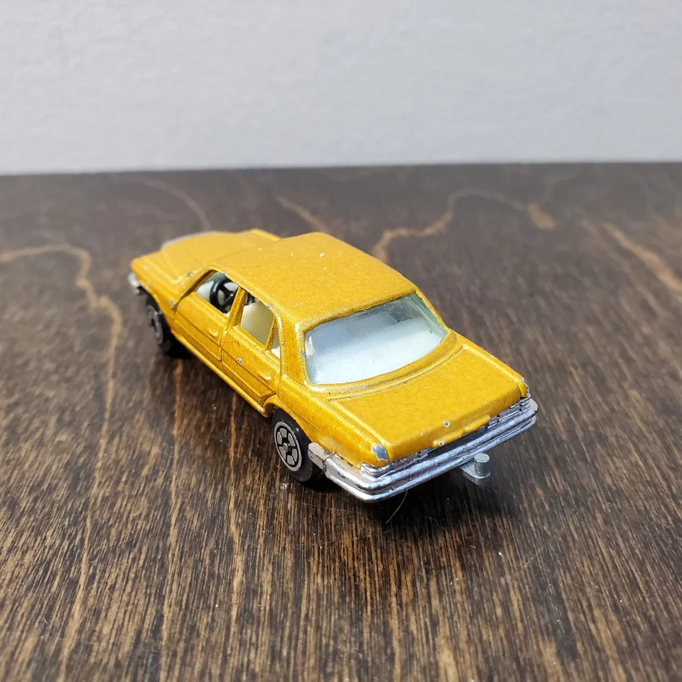 Yatming Mercedes Benz 450 SEL Sparkly Gold Trailer Hitch 1:64 1012 Hong Kong Vtg - Image 4 of 4