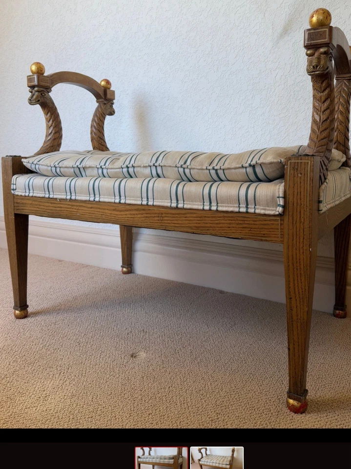 PAR de asientos de banco de ventana/pasillo tallados vintage de muebles de panadero a juego. A+ Foto 2 de 4