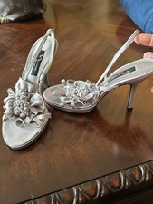 NINA SILVER SATIN EMBELLISHED HEELS SIZE 7.5M WEDDING COCKTAIL PARTY SHOES PROM