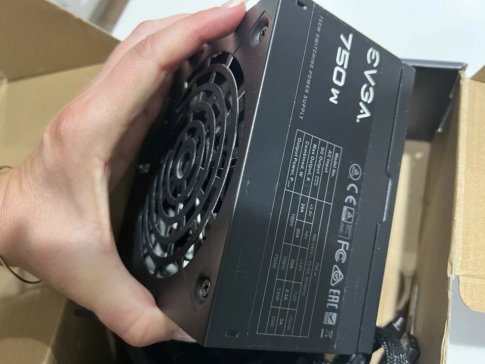 eVGA 100-N1-0750-L1 Power Supply 750W +12V 120mm Sleeve Bearing Fan ATX Cable - Image 4 of 4