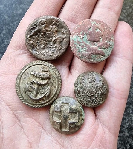 WW1 WW2 Military Buttons Brass Metal Detecting Finds Antique (1)