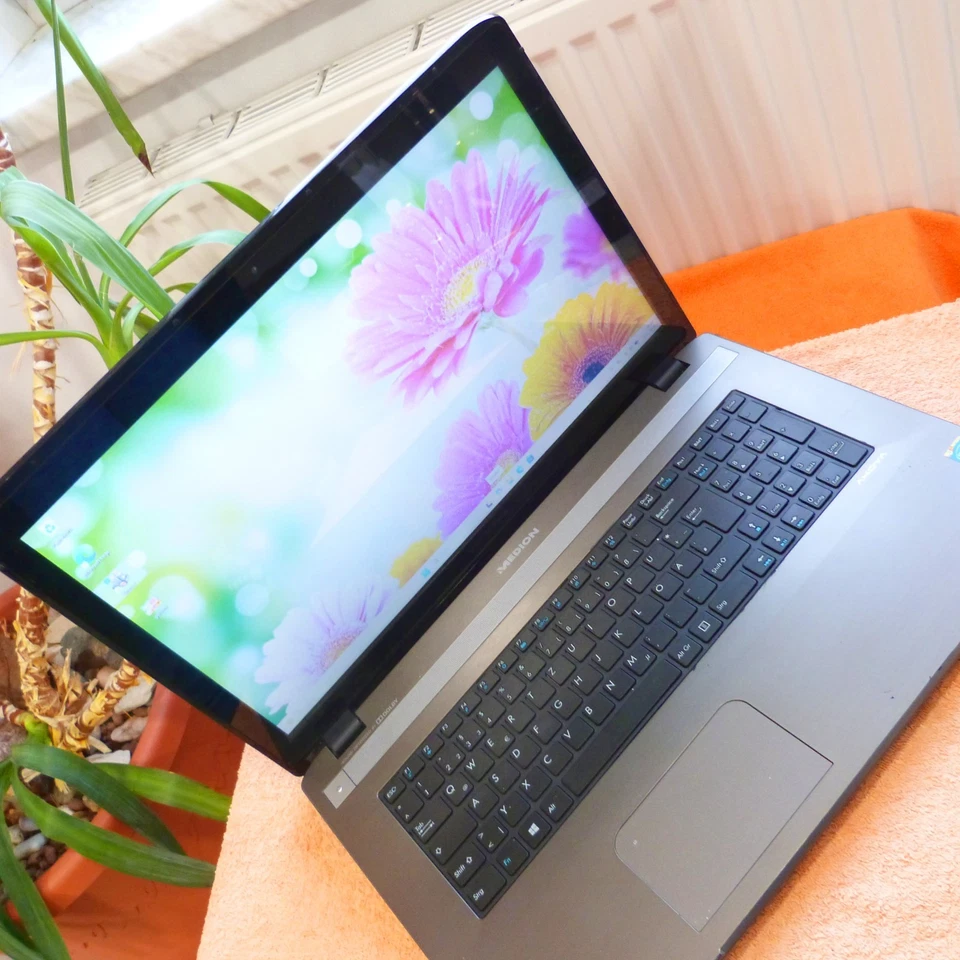 Medion E7226T 17 Zoll TOUCHSCREEN HDPLUS l 8GB RAM NEU l 1TB Windows 11 l QUAD - Bild 3 von 4