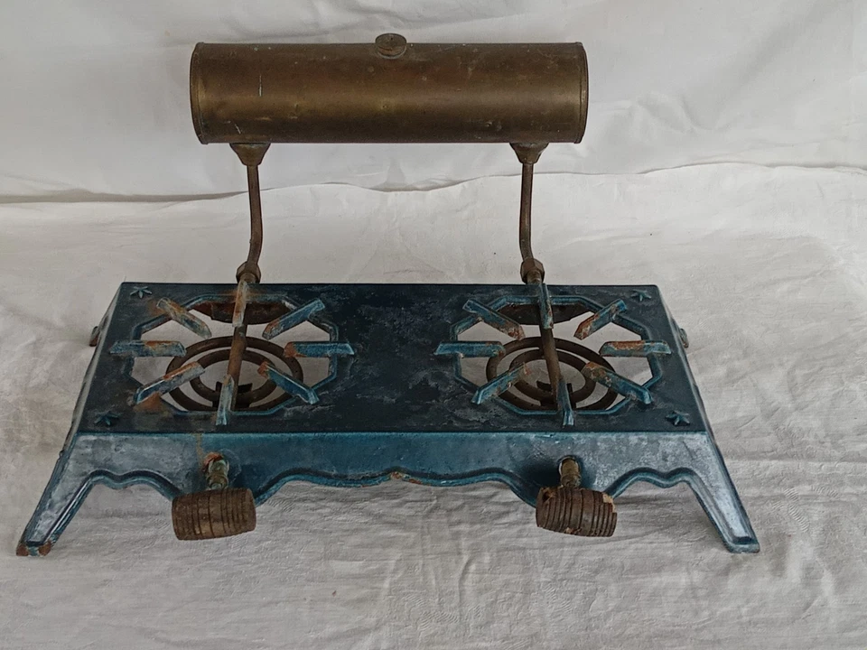 Ancien réchaud en fonte émaillé bleu et réservoir en laiton pour déco ou pièces - Photo 2/4