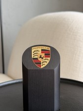 Originale Porsche-Briefbeschwerer aus schwarzem Aluminium Pylonenform