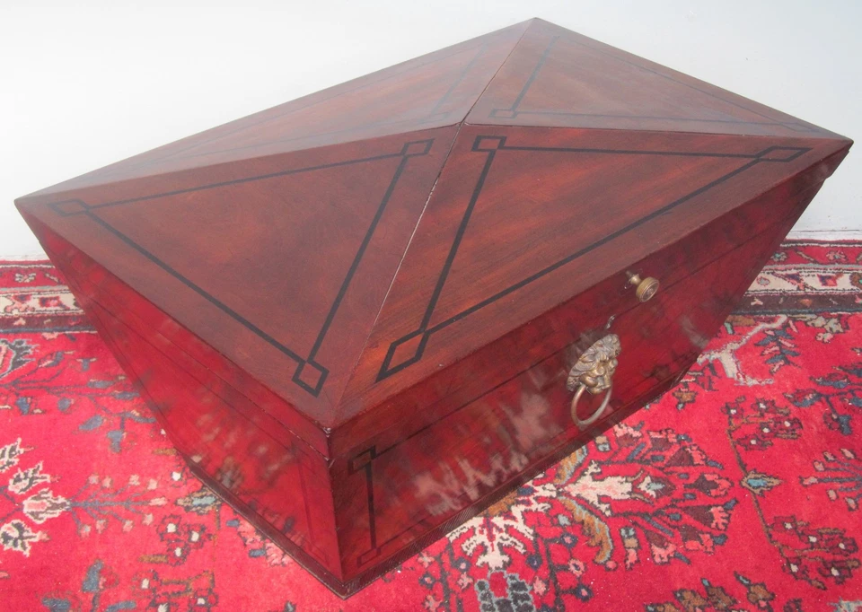 CELLARETA ANTIGUA FORMA SARCÓFAGO CAOBA Y ÉBANO SIGLO XVIII ~ VINO Foto 2 de 4