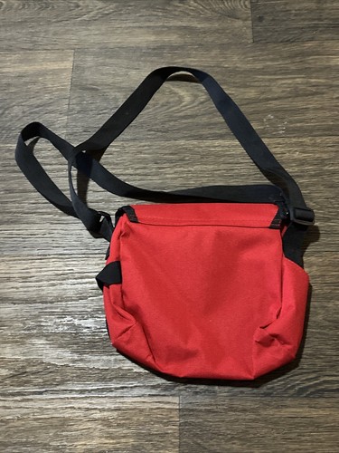 Bolso Bandolera Peanuts Snoopy Nylon Rojo Correa Ajustable - Imagen 9 de 17