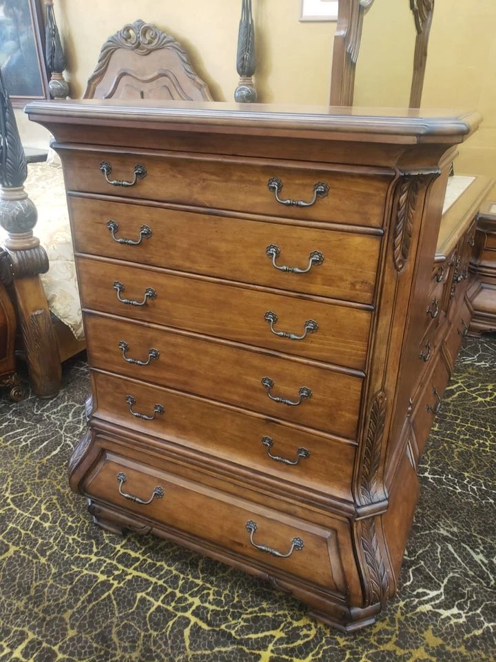 Cajonera alta AICO by Michael Amini Tuscano Foto 2 de 4