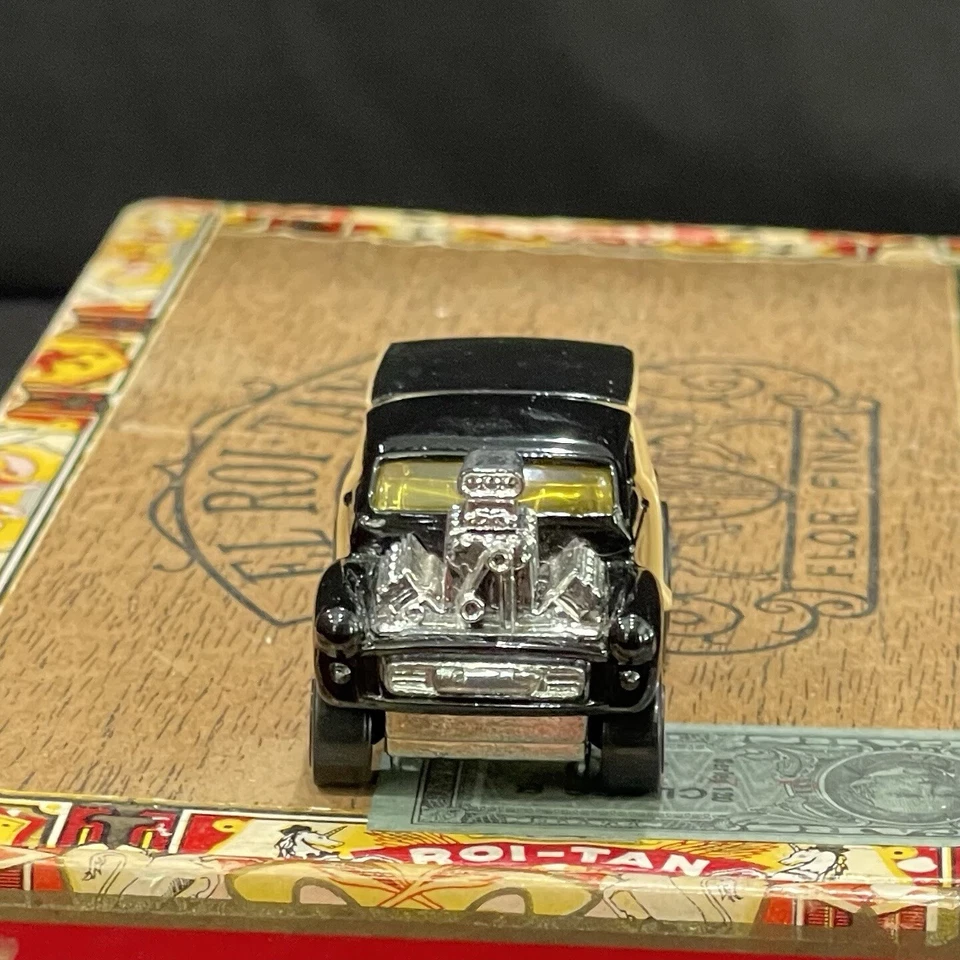 Hot Wheels Morris Wagon MG Rover Black & Tan 2001 HW First Editions diecast 1/64 - Image 2 of 4