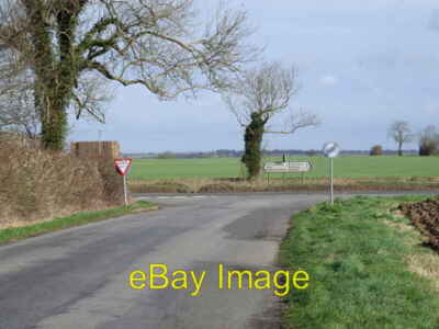 Foto 6x4 Kreuzung von Winfarthing Road und B1134 Goose Green Goose Green c2007