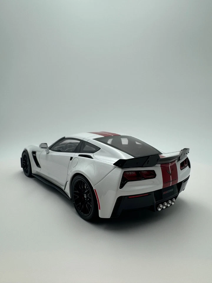 Corvette Stingray C7 Z06 1:18 de GT Spirit Foto 3 de 4