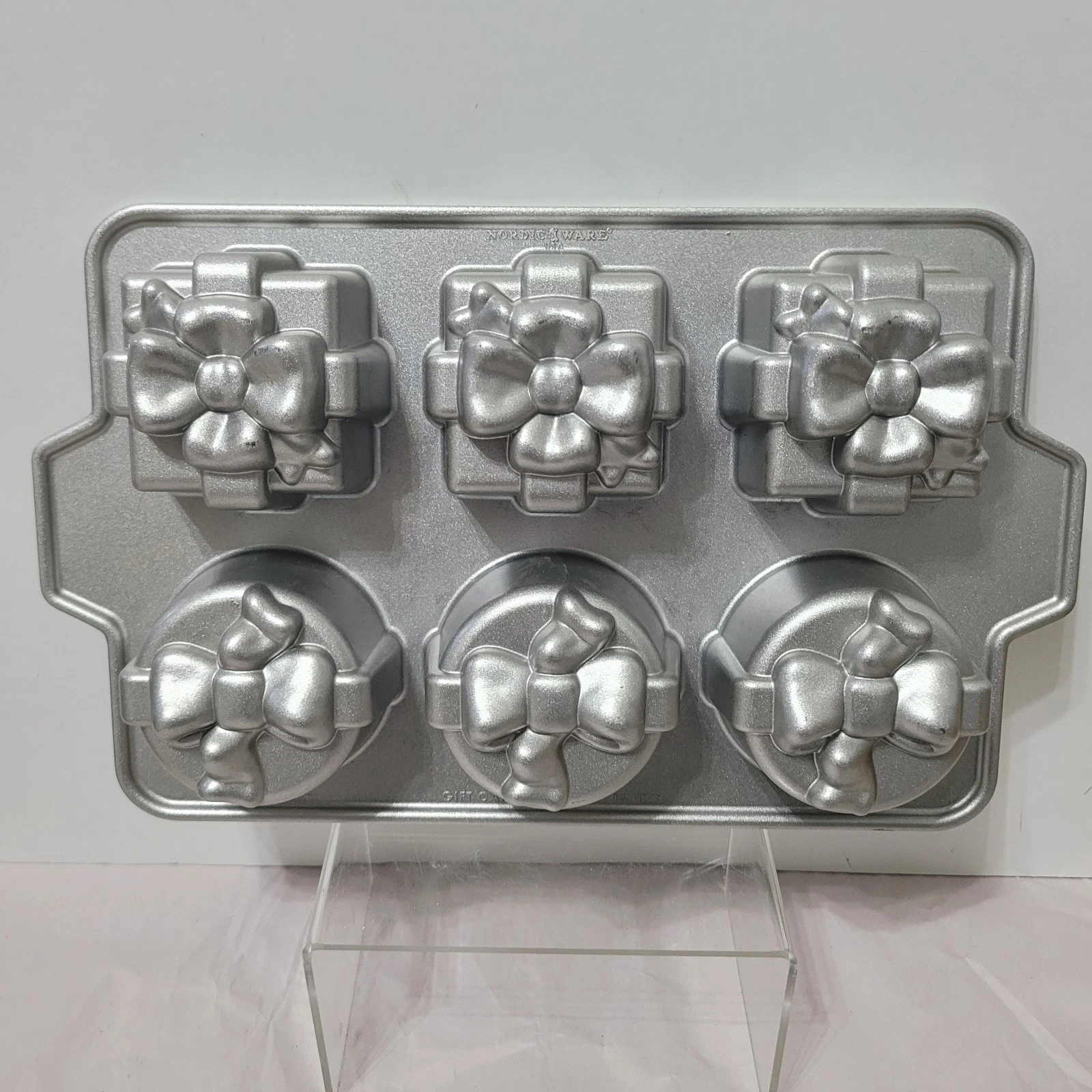 Nordic Ware Gift Cakelet Pan, Makes 6 Mini Cakes