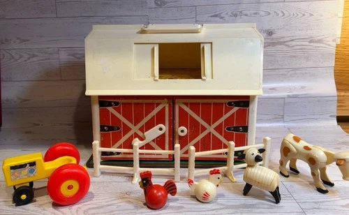 1968-85 Vintage Fisher-Price PLAY FAMILY FARM #915 w/ANIMALS & ACCESSORIES