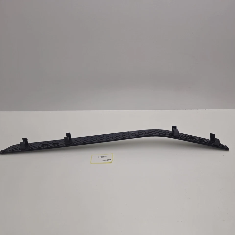 Накладка на передний правый внутренний порог двери BMW ALPINA B7L 2011-2015 годов выпуска 9123818 - Изображение 3 из 4