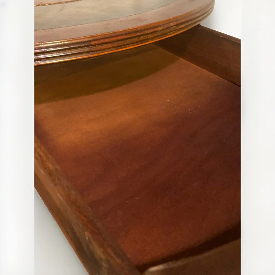 Antiguo cajón de mesa de tambor en relieve pedestal redondo de caoba georgiana inglesa de colección Foto 4 de 4