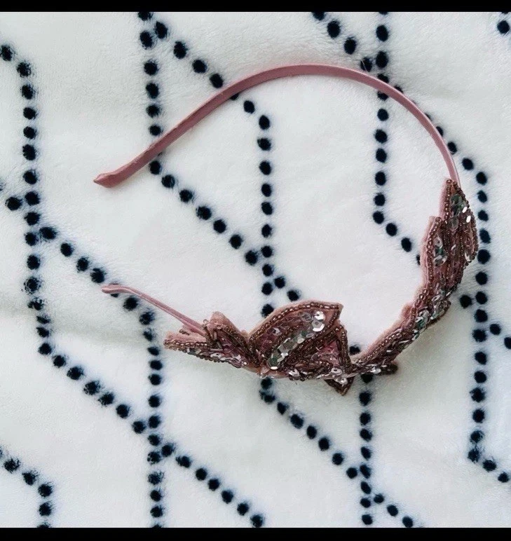 Diadema vintage Forever 21 rosa bordada años 20 estilo aleta Foto 2 de 2