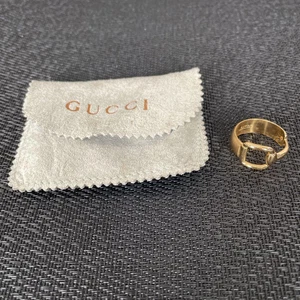 Bague écharpe GUCCI vintage accessoire élégant parfait pour les amateurs de mode