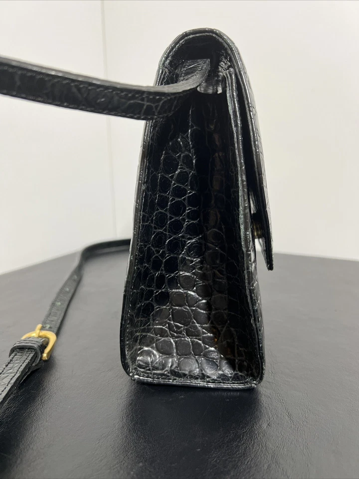 "Bolso bandolera vintage Albert Nipon de cuero en relieve negro 7"" x 6""" Foto 4 de 4