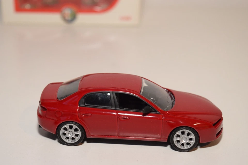 A64 1:43 NOREV ALFA ROMEO 159 ROJO SIN USAR, EN CAJA Foto 4 de 4