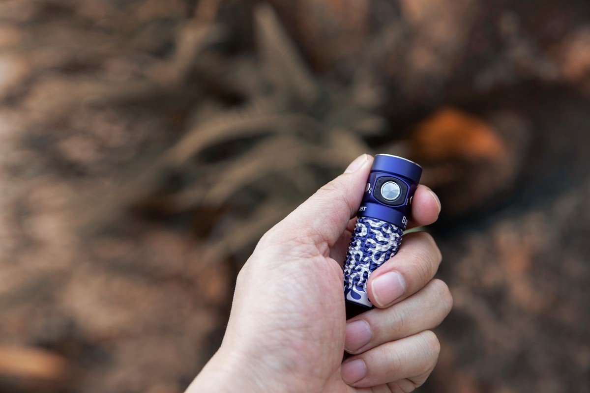 Olight Baton 4 Blue Phantom Light & Oclip Ultra Snowy Summit Clip