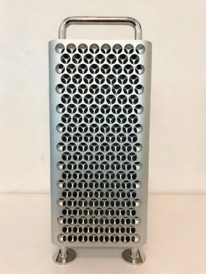 Apple Mac Pro A1991 – 12-Core | AMD 6900XT 16GB | 4.25TB SSD | 256GB RAM - Image 2 of 4