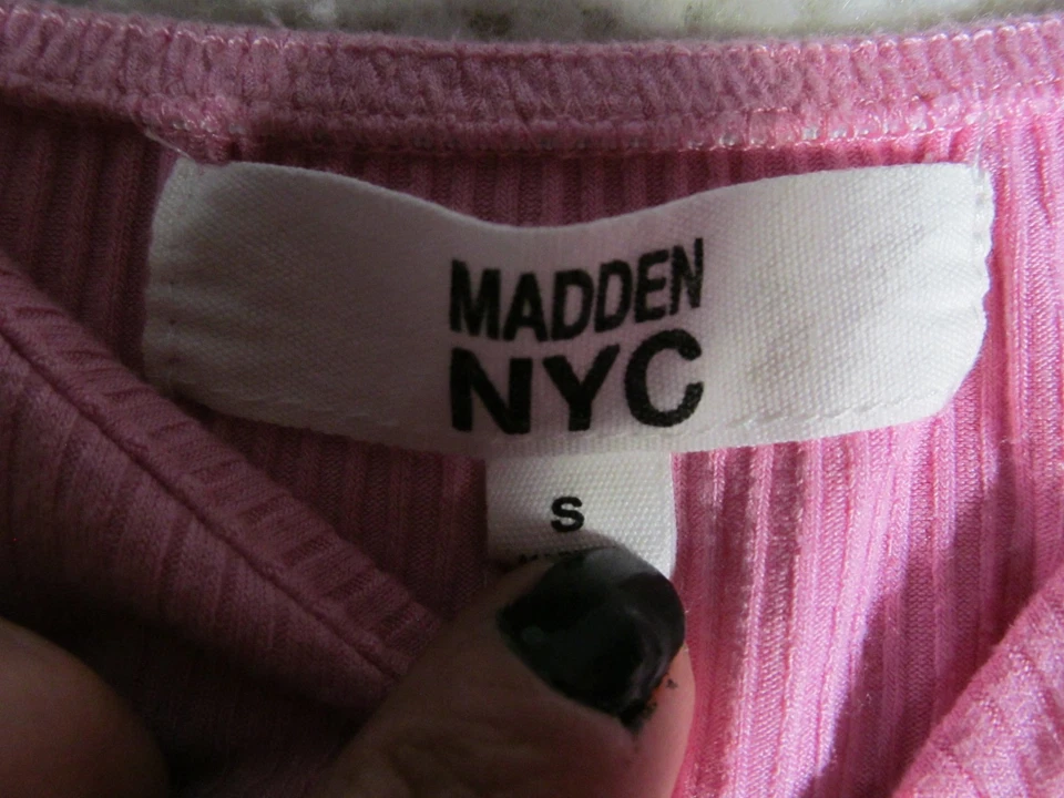 Top corto Madden NYC rosa manga abullonada recortes de corazón lazos acanalados talla Y2K pequeña Foto 3 de 4