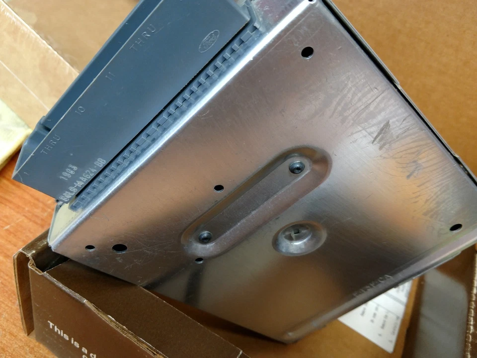 EM637 HOLLEY ECM EM637 MUSTANG 5.0 CONTINENTAL COUGAR LTD 84 85 - Imagem 4 de 4