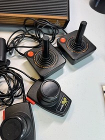 Atari CX-2600 A RCA AV Mod Console with original Joystx Pong Ctrl Untested