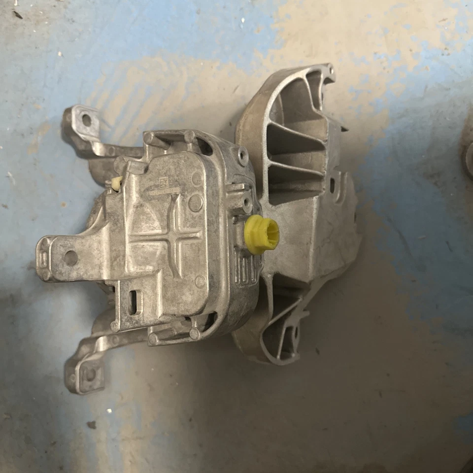 MERCEDES CLA /A  CLASS ENGINE MOUNT BRACKET 2021  1.3 PETROL AUTO A2472402800 - Image 3 of 4