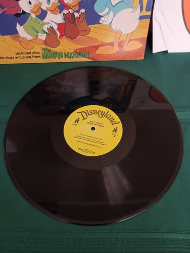 WALT DISNEY Trick Or Treat RARE 1974 Disneyland LP w/ MASKS  Halloween VINTAGE - Picture 4 of 19