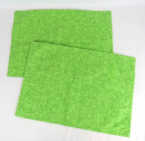 St. Patrick's Day Table Mats Set of 2 Handmade Reversible Green Shamrocks - Picture 2 of 4