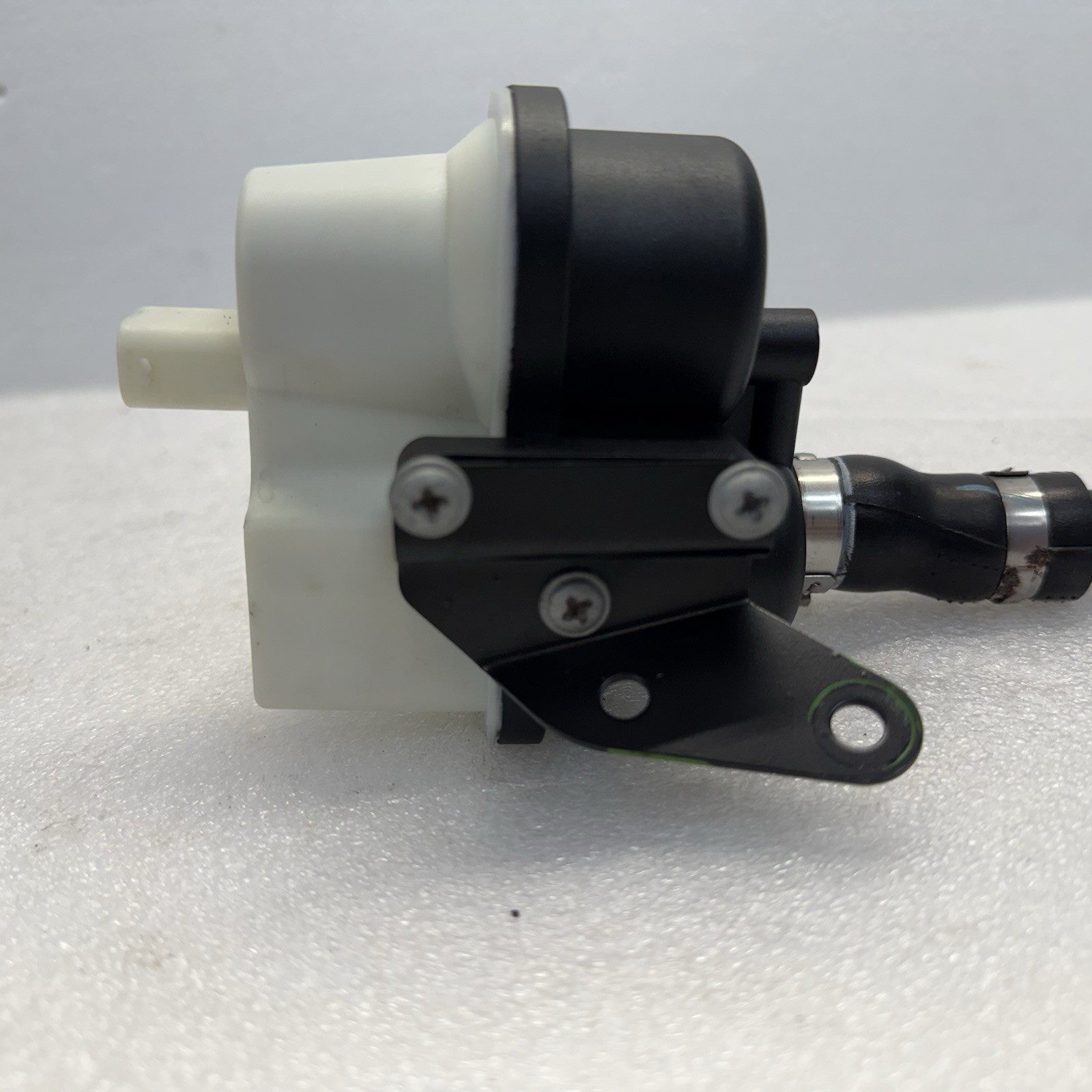 2003-2013 Maserati Quattroporte M139 Leak Detection Pump Bosch 0261222010 OEM