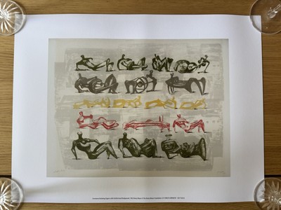 Henry Moore siebzehn liegende Figuren architektonischer Hintergrund Kleingedrucktes
