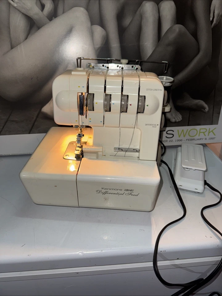 Kenmore 3/4 дифференциальная подача оверлок швейная машина модель 16642, детали как есть - Изображение 3 из 4