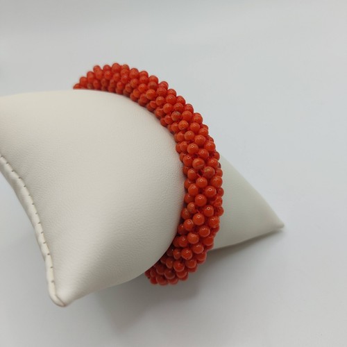 Pulsera tejida hecha a mano - Coral rojo natural, ónix y broche de plata de ley - Imagen 4 de 9