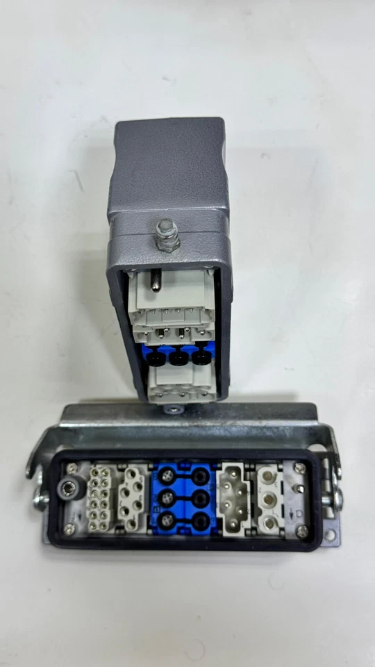 Phoenix Contact conector y carcasa macho y hembra de grado industrial - Imagen 2 de 4