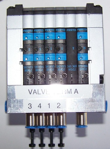 Festo CPV10-GE-MP-6 Ventilverteiler und 5 Magnetspulen Comm Modul und Armaturen - Bild 1 von 6