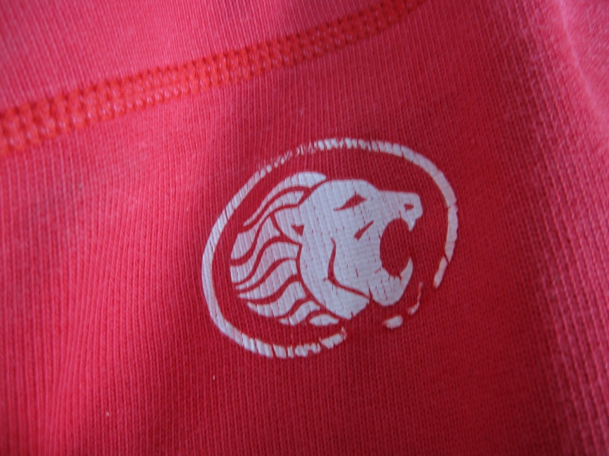 ANCIEN MAILLOT VINTAGE de football rouge vintage porté coton ELF