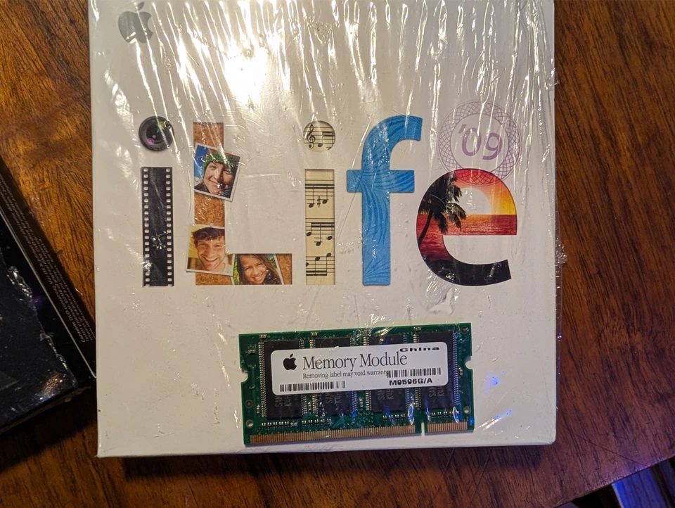 Apple Mac OS X 10.5.6 Leopard Retail and Life 09 &  DVD & Memory Module - Image 3 of 4