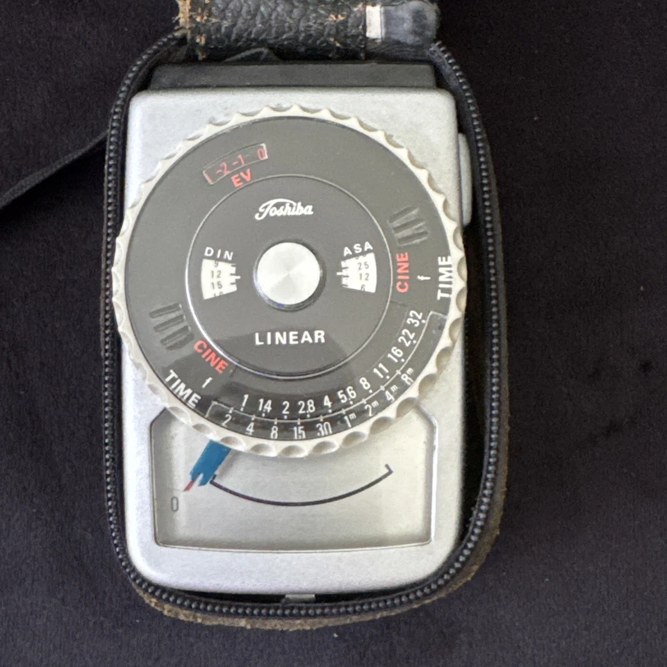 Medidor de luz linear Toshiba medidor de luz com estojo qualidade Japão fotografia vintage - Imagem 3 de 4