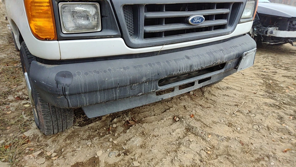 05 FORD VAN E250 Front Bumper Assy. (No Shipping) - Image 3 of 4