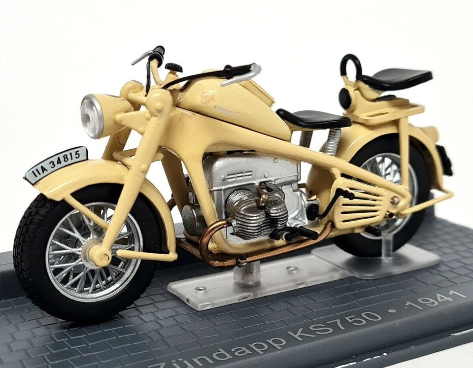 Ixo 1/24 Scale appx 8cms Zundapp KS 750 1941 + Plinth Model Motorbike - Image 3 of 4